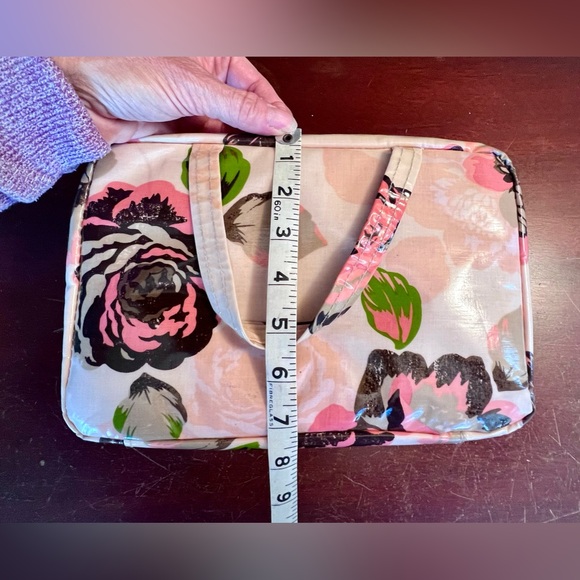 Travel makeup bag with two removable zippered pouches. - Picture 4 of 10